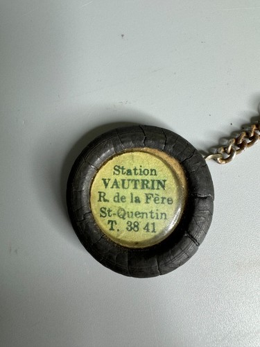 French vintage keychain holder advertising Shell station gas St Quentin tire - Picture 3 of 4