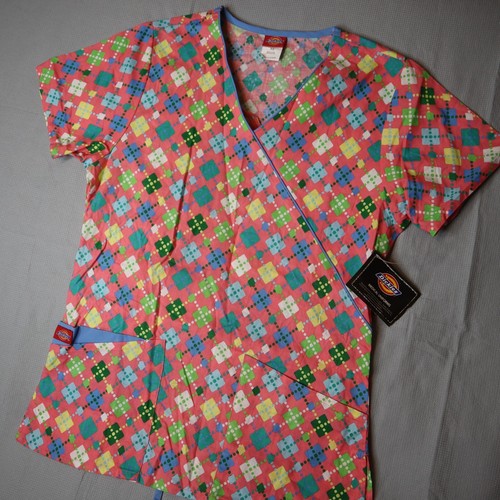 Dickies Scrub Top Womens XS Geometric Pink Rainbow V Neck 11607 NWT Bright Fun - Picture 3 of 12