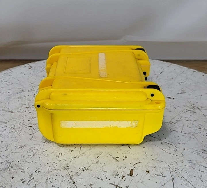 Estuche rígido Seahorse amarillo 7,5"x5"x3" Foto 4 de 4