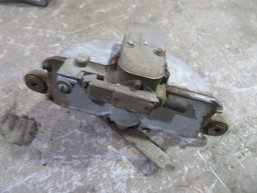 1949-52 Chevrolet Styleline Belair vacuum style windshield wiper motor - Picture 1 of 3