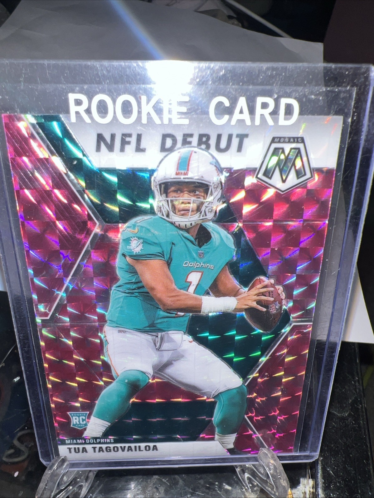 2020 Panini Mosaic - Rookies Tua Tagovailoa #203 Camo Pink Mosaic Prizm (RC)