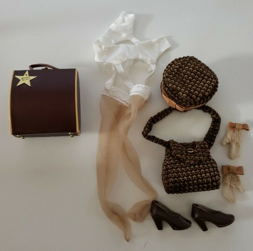 Effanbee Doll Brenda Starr Reporter Blanc/Noir 2001 w/ COA, Stand, Outfits & Box - Picture 6 of 11