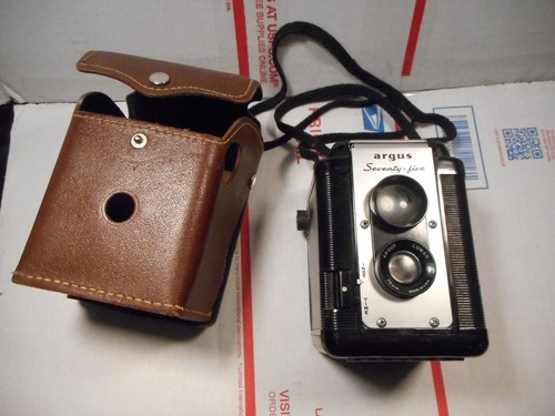 Vintage ARGUS 75 620 Film Camera in case Nice shape decor movie prop - Picture 1 of 9