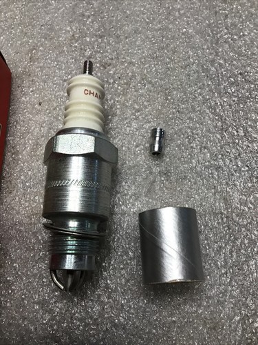 K-97F Champion industrial spark plug NOS - Bild 2 von 3