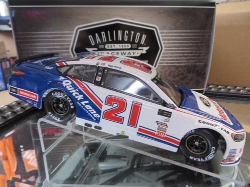 RYAN BLANEY 2017 DARLINGTON THROWBACK SPECIAL 1/24 ACTION - Picture 4 of 10