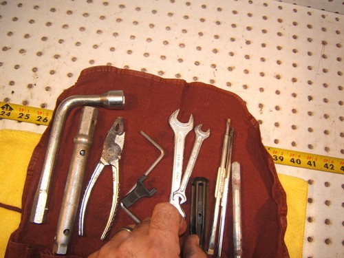 Mercerdes R107 560SL 380SL en coffre arrière dorigine usine 1 jeu de 11 outils / rouge 1 pochette
