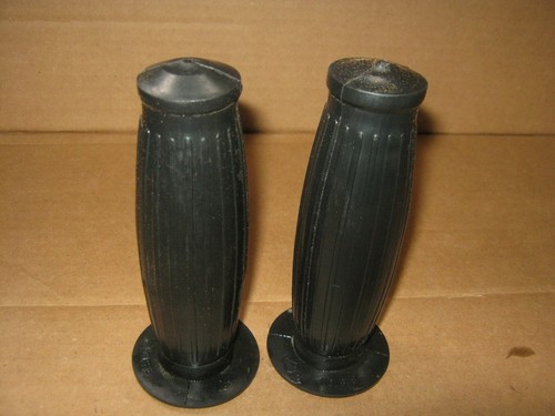  CUSHION GRIPS 7/8 TWIST LENGTH 5 1/4 BOBBER TRI BSA NORTON BLACK VINTAGE NOS - Picture 1 of 5