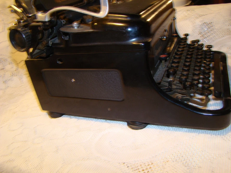 Máquina de escribir silenciosa Remington Rand vintage de 1930 Foto 4 de 4