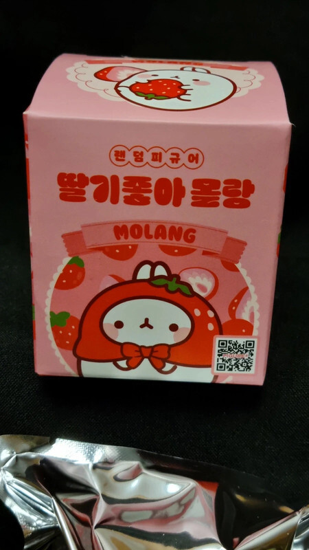 Figurine Molang Cute Strawberry en boîte mystère exclusive de Séoul de 7 cm pour collection