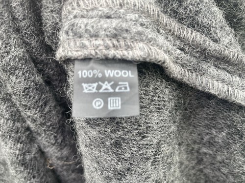 Girls wool poncho 8-12 - Picture 4 of 4