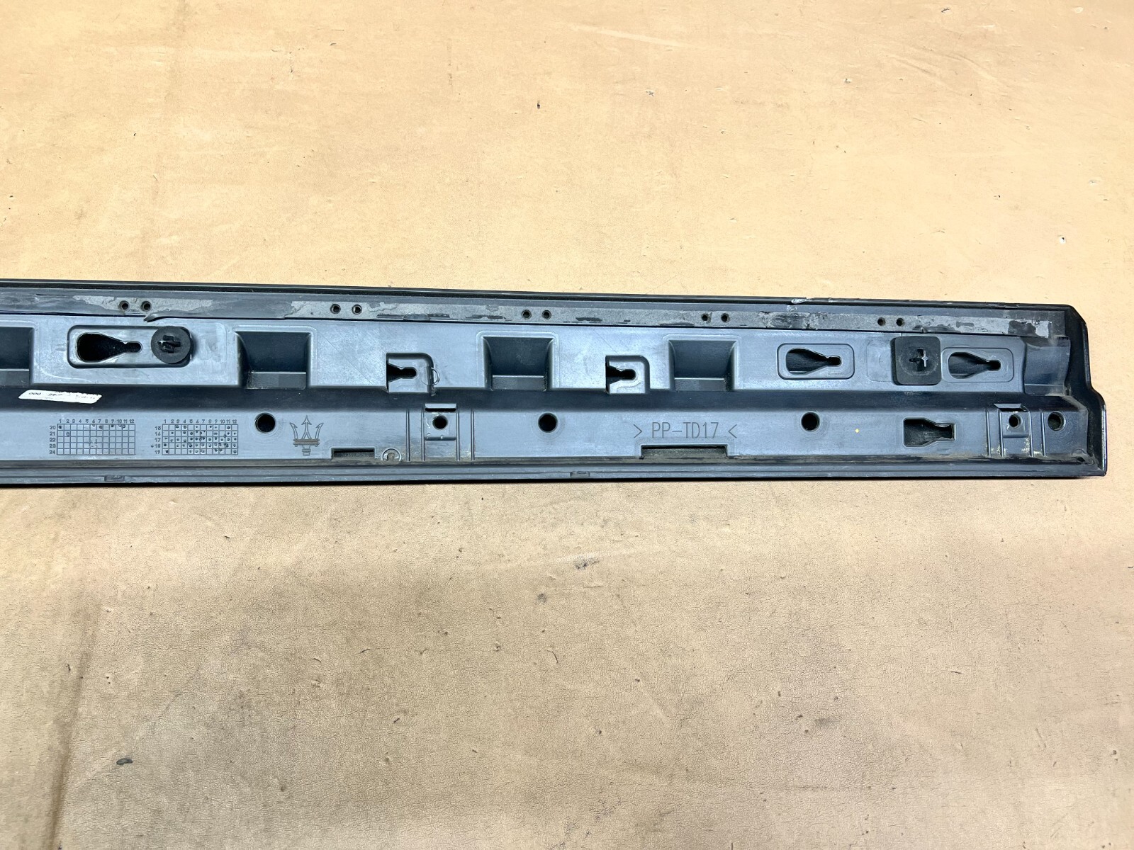 2017-2020 MASERATI LEVANTE FRONT LEFT SIDE EXTERIOR DOOR LOWER MOLDING TRIM OEM