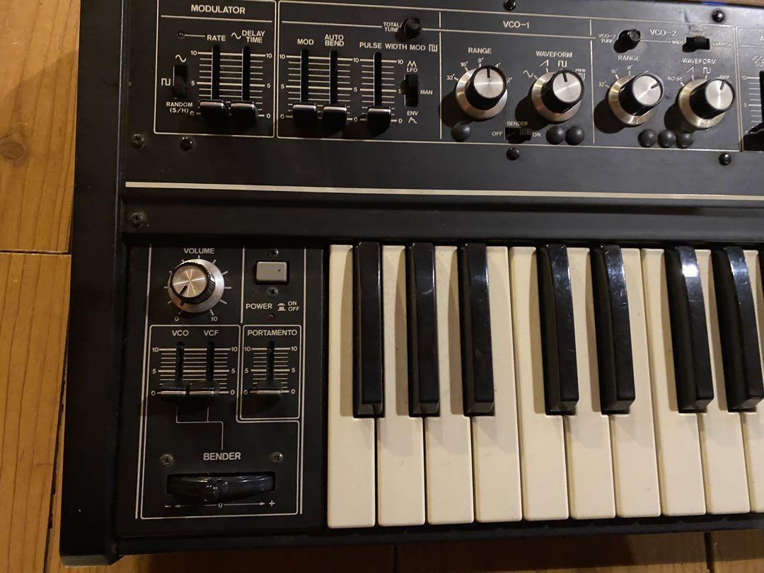 Roland SH-2 Analog Synthesizer with Stand Tested Working Roland SH-2 Analog Synthesizer with Stand Tested Working