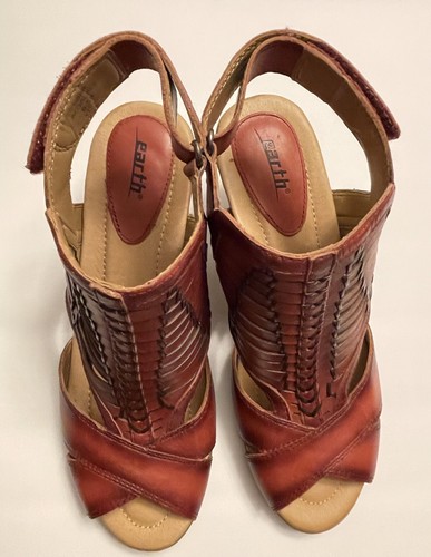 MSRP $129 EARTH SHOE SZ 8.5B - REGAL RED LIBRA - OPEN TOE SANDAL WITH 3.25"HEEL - Picture 2 of 11