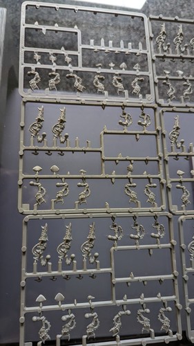REPUESTOS DE REPUESTO Warhammer 40k Tyranid Termagant, Genestealer y Carnifex en Sprue - Imagen 13 de 14