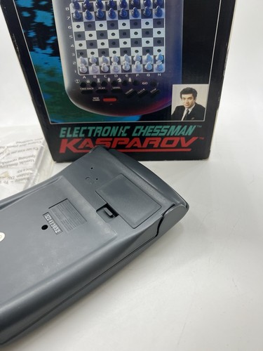 Kasparov elektronischer Schachcomputer verpackt mit Einlagen komplett nie benutzt - Bild 14 von 14