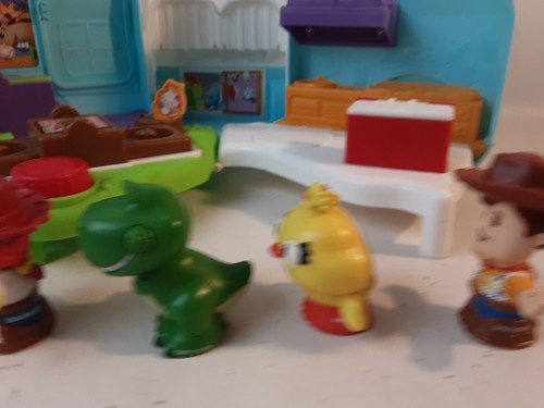 Casa rodante Fisher-Price Little People Toy Story 4 furgoneta cámper con 5 figuras - Imagen 4 de 14