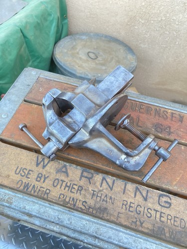 VINTAGE STANLEY SW TABLE MOUNT VISE, No. 765, 2 -1/2" Jaw Width. PAT 8-17-15 - Picture 16 of 18