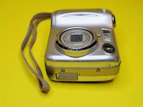 🔥NIKON E3200 3.2MP DIGITAL CAMERA 3X OPTICAL ZOOM COMPACT SILVER LIGHTWEIGHT🔥 - Picture 3 of 14