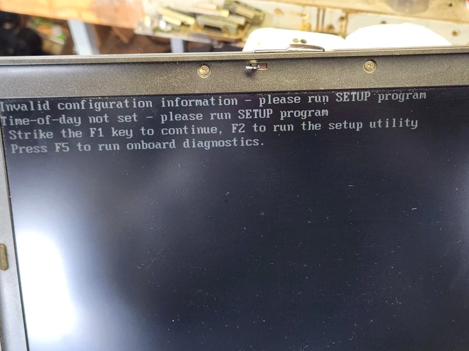 Dell Latitude D620 2 GB Intel Core 2 Duo 06F6 2 GHz SIN SISTEMA OPERATIVO / HD LEER DESCRIPCIÓN Foto 2 de 4