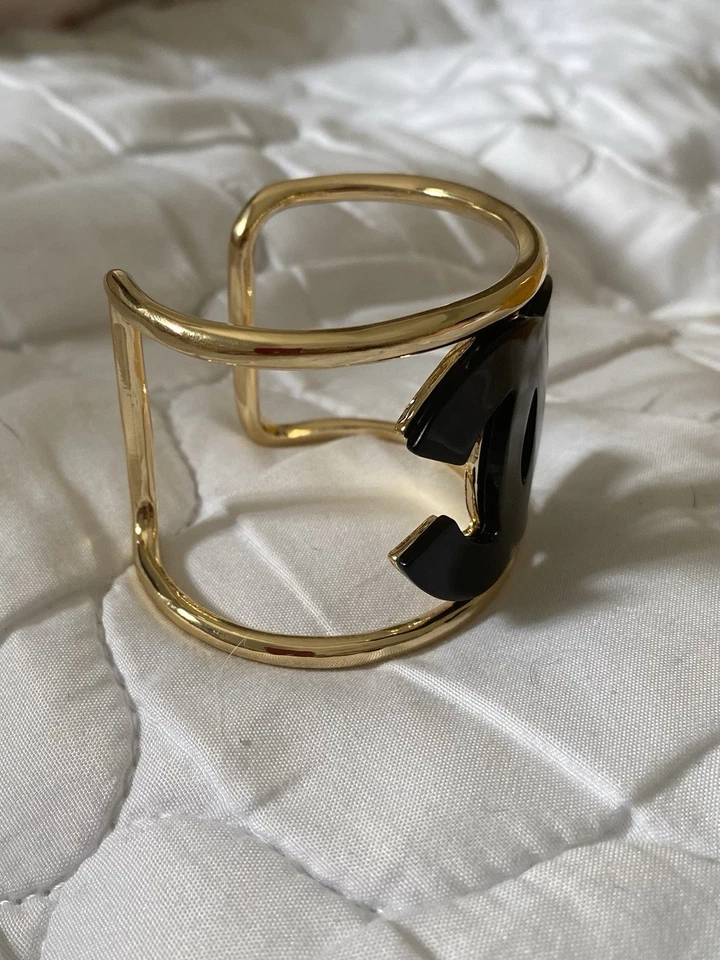 Beautiful Solid Bangle Size S/M - Image 3 of 4
