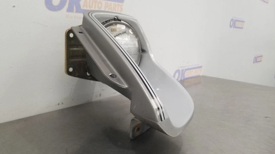 1983 DATSUN 280ZX HEADLIGHT LAMP ASSEMBLY WITH SURROUND LEFT DRIVER SILVER - Image 4 of 4