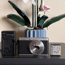 FUJIFILM XF1 Digital Camera Black Compact 12MP Digicam Fuji Film HAS ISSUES 