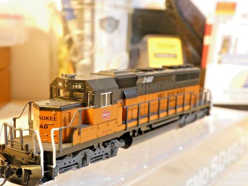 N scale locomotive KATO SD40-2 Milwaukee Rd. - Picture 3 of 9