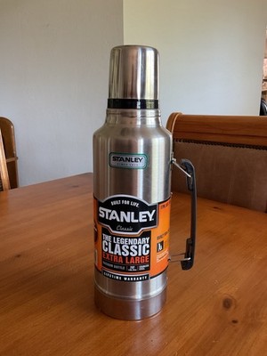 Stanley Legendary Classic XL 2 qt Vacuum Bottle w/ Handle Twist Lid NEW 