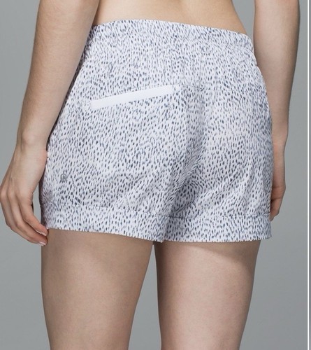 Size 8 - Lululemon Spring Break Away Shorts Womens Cheetah Print 3” Inseam - Picture 2 of 5