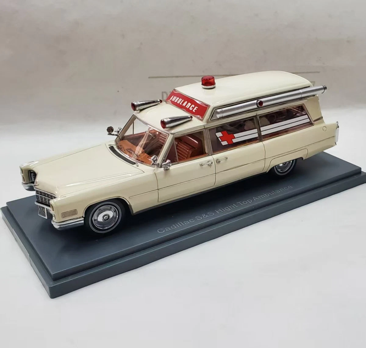 Miniature NEO 43895 Cadillac S&S High Top Ambulance - 1/43 - Boîte D'origine
