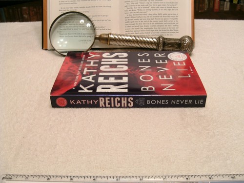 Kathy Reichs *BONES NEVER LIE* Uncorrected Proofs / ARC - Picture 6 of 10