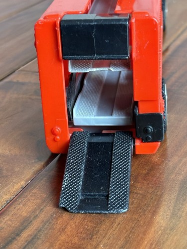 HOT WHEELS 1997 RED CARGO Carrier Hauler Semi Transport 18 1/2" Vintage Mattel - Picture 13 of 14