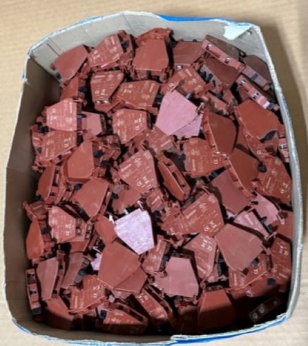 NEW GE P9B11VN CONTACT BLOCK BOX OF 500 - Bild 1 von 3