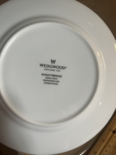 8 Wedgwood Knightsbridge Silver Cream Rim Taupe Band White Plumes Bread Plate - Picture 4 of 4