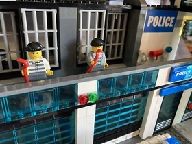 LEGO City 7498 Large Police Station Prison Complete Police Jail Minifig