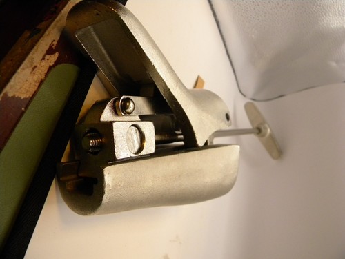 FootFitter Cast Aluminum Boot Instep Stretcher and Vamp Raiser - Imagen 7 de 7