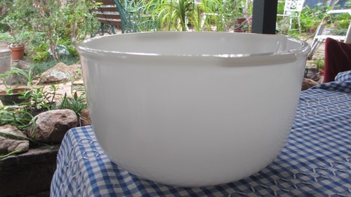 Vintage Large Mixing Bowl,Milk Glass vgc - Picture 10 of 13