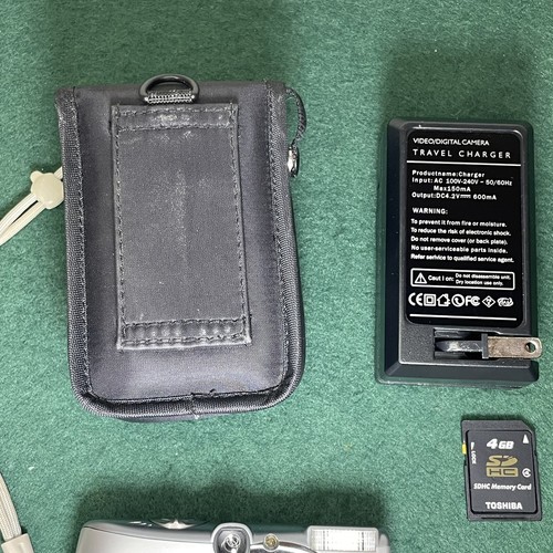 Canon IXUS 970 IS 10MP Digital Point & Shoot Compact Camera, Battery & Charger - Picture 4 of 14
