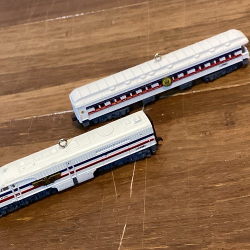 Hallmark Lionel Freedom Train Lokomotive & Aussichtswagen 2-teiliges Set - Bild 2 von 8