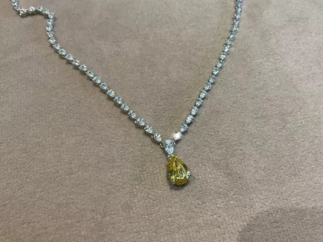 Collar de tenis citrino creado en laboratorio corte pera de 15 quilates enchapado en oro blanco de 14 k de 18" Foto 3 de 4