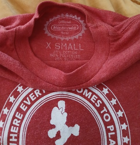 Original Nintendo New York Sz Extra Small  Red Kids Shirt - Picture 2 of 3