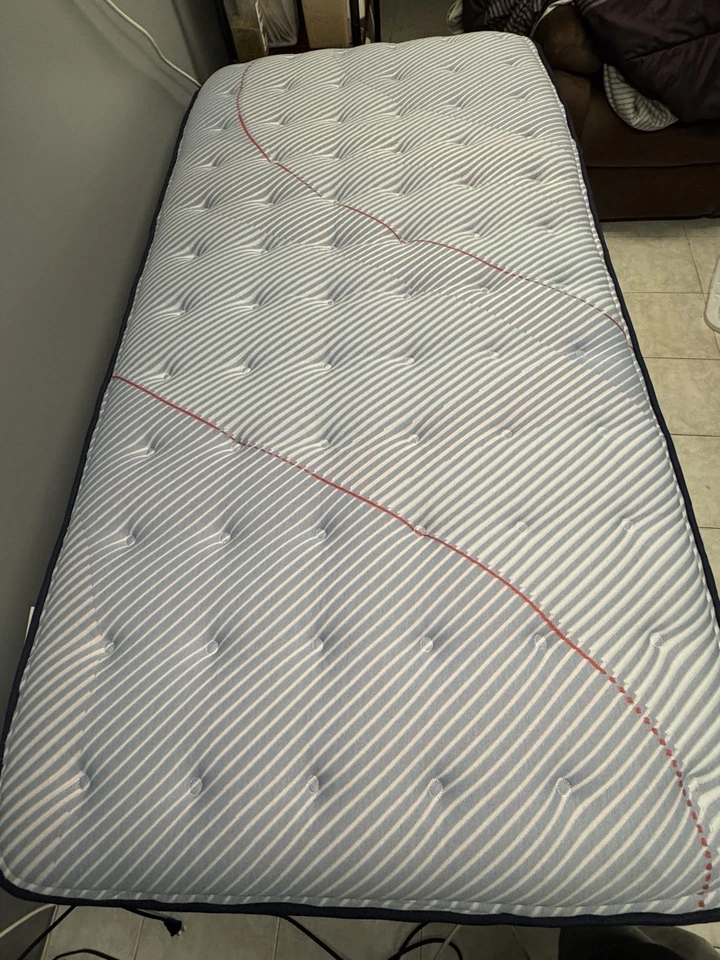 Nuevo colchón posturepédico Twin Sealy, somier y marco Foto 2 de 4