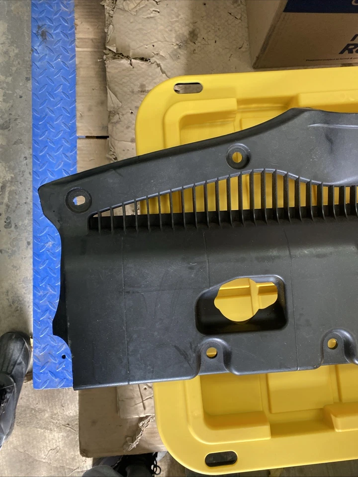 Cubierta de soporte de radiador Subaru Tribeca 2006 2007 57731XA01A panel de acceso OEM Foto 2 de 4