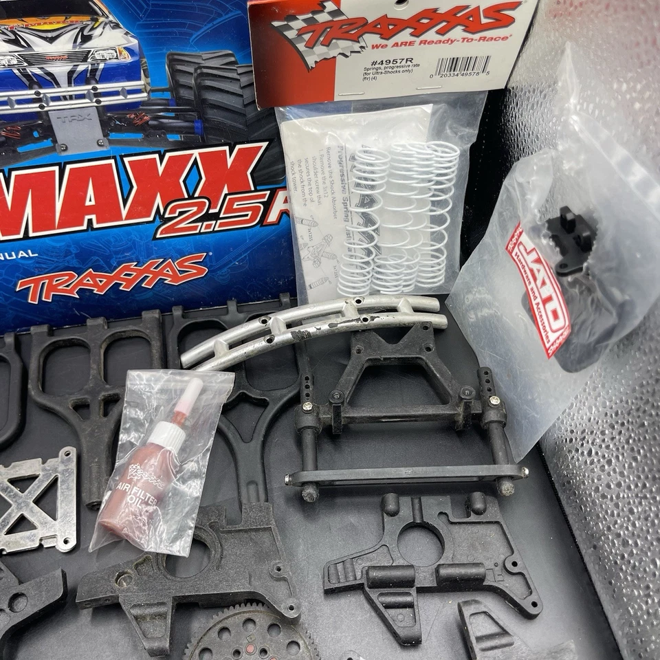 Traxxas T-Maxx 2.5r Parts Lot Shocks A Arms Bumper Diff Spool Servo Linkage Etc - Image 3 of 4