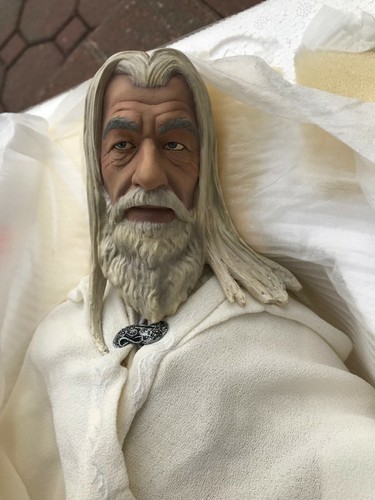 Sideshow Gandalf The White Premium Figure Exclusive 1/500 Lord Of The Rings - Picture 8 of 12