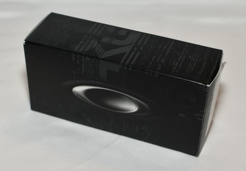 Oakley Silver Sunglasses BOX ONLY Frame Matte Black Lens Grey 009262 5718 926201 - Picture 2 of 4