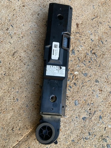 Tesla Model 3 Telematics Control TCU Assembly 2024 1702588-99-H - Picture 1 of 3