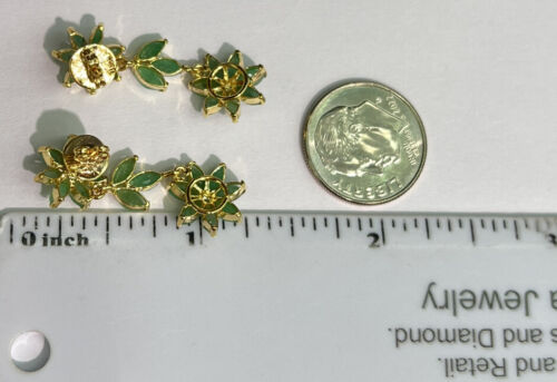 14k Solid Yellow Gold Flower Dangle Stud Earrings, Natural Emerald. 3.85 Grams - Picture 2 of 6