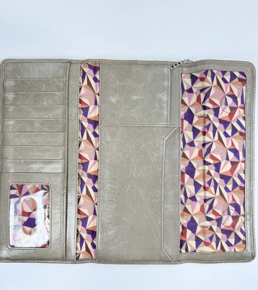 Cartera grande Hobo International plateada envejecida con llavero magnético Foto 3 de 4