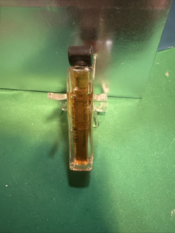 Mini salpicaduras de viaje vintage CLANDESTINE de Guy Laroche EDT (5 ml) Foto 2 de 3